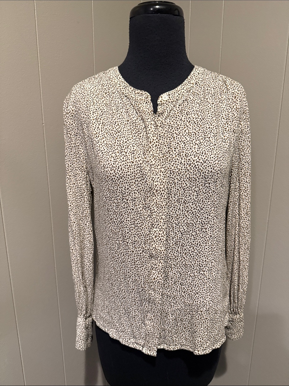 B44 Banana Republic Women’s Small Tan and Black Print Button-Front Blouse